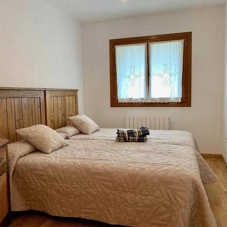 Bpirineos-Albares Apartman *