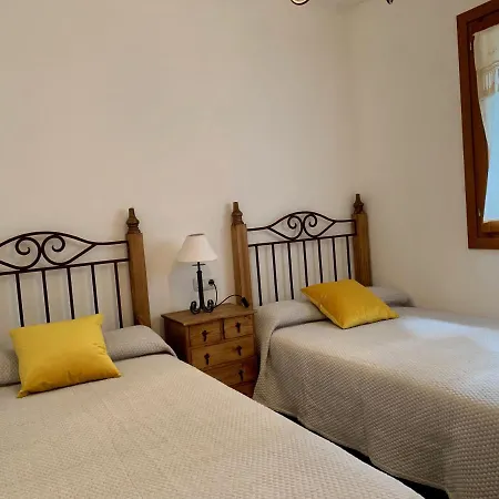 Bpirineos-Albares Apartman *