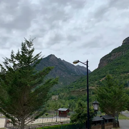 Apartman Bpirineos-Albares *