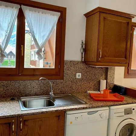 Bpirineos-Albares Apartman *
